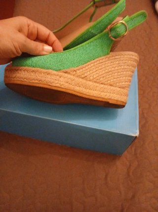 Sandalias cuña Viguera verde