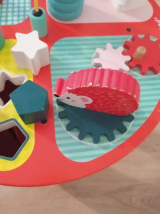 Mesa de actividades para bebé