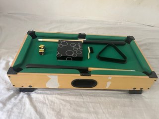 Mini mesa de billar con accesorios