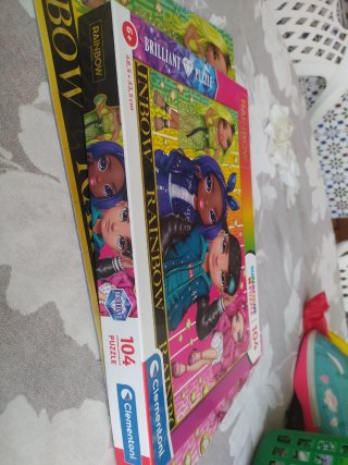 Puzzle 104 piezas Rainbow High (falta 1)