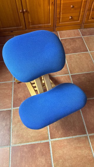Silla ergonómica madera plegable azul
