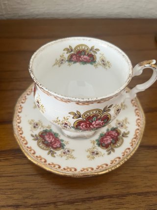 Taza y platito porcelana Elisabethan