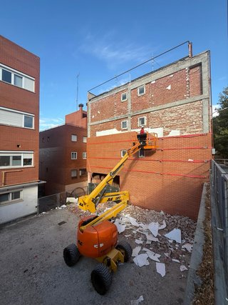 Brazo articulado JLG 16m