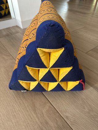 Cojín Triangular Tailandés Yoga