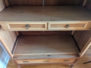 Estantería antigua de madera restaurada