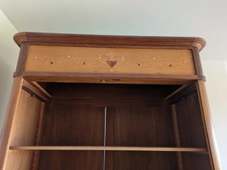 Estantería antigua de madera restaurada