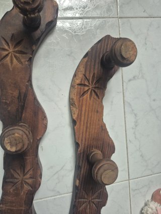 2 Percheros Rústicos de Madera