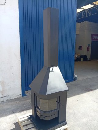 Chimenea negra en esquinera con cristal a 3 caras
