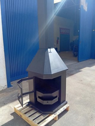 Chimenea negra en esquinera con cristal a 3 caras