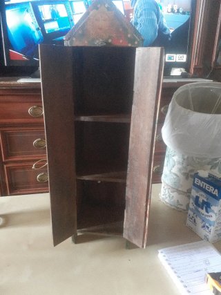 Caja de madera pintada a mano