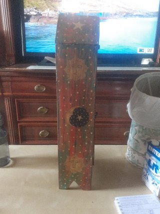 Caja de madera pintada a mano