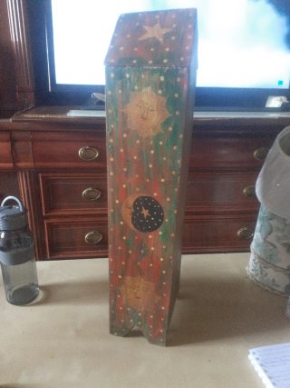 Caja de madera pintada a mano
