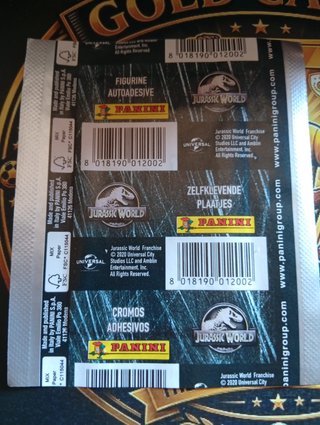 1 Sobre Jurassic World The Ultimate Sticker 2020.