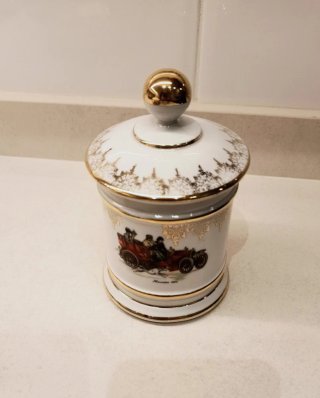 Colección de decoración, porcelana y antigüedades