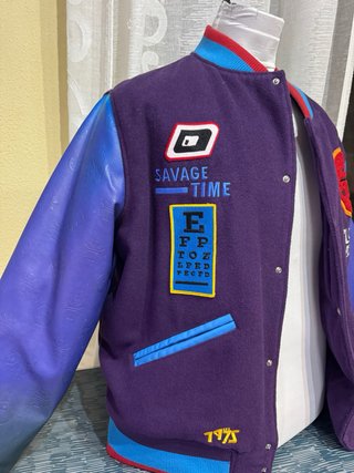 Chaqueta Varsity Morada y Azul