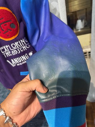 Chaqueta Varsity Morada y Azul