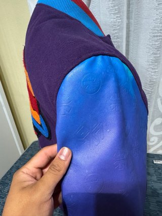 Chaqueta Varsity Morada y Azul