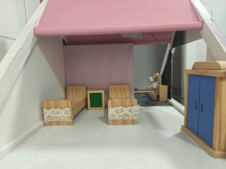 Casita de muñecas decorada