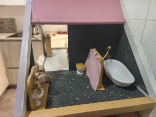 Casita de muñecas decorada