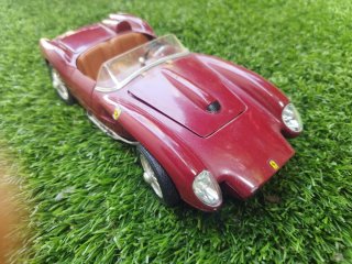 Ferrari Testarossa 308 Burago 1:18 de 1957