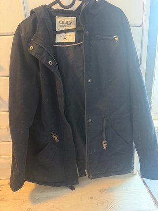Cazadora beige con bolsillos