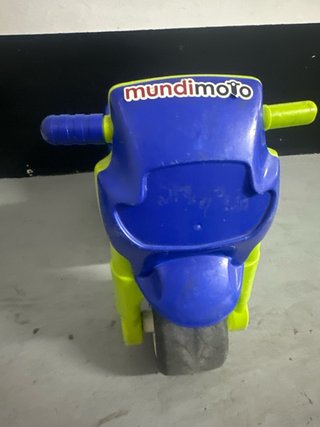 Moto correpasillos azul y verde