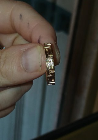 Anello in oro 18k con disegno geometrico