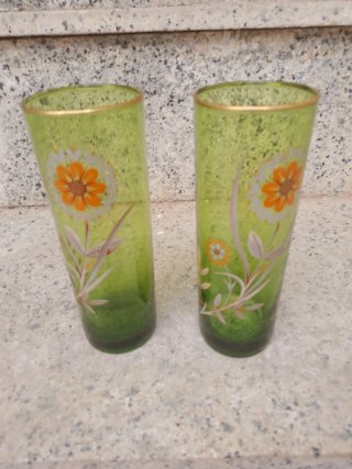 2 jarrones de cristal verde con detalles de Oro