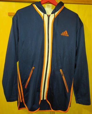 Chándal Adidas Azul y Naranja con capucha.
