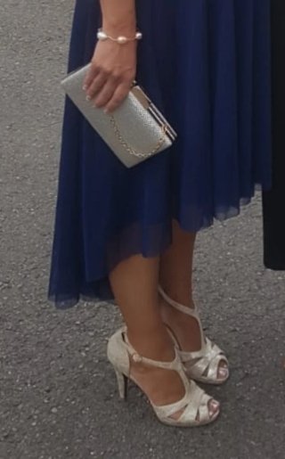 Sandalias y bolso a juego