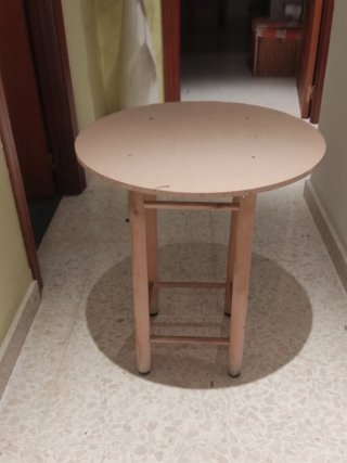Mesa auxiliar redonda cristal y tela