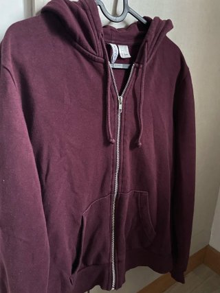 Sudadera con capucha Divided granate Talla M