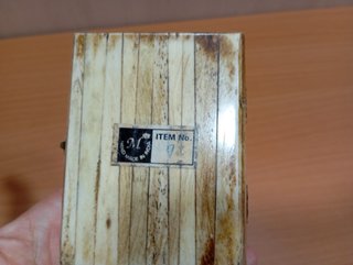 Cofre decorativo de hueso con piedras