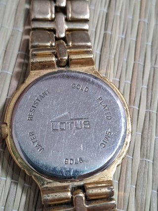 Reloj Lotus Dorado para Reparar