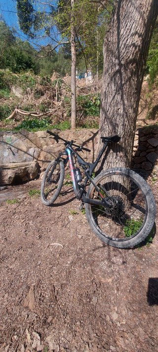 Bicicleta Montagna Carbonio Sospensione Completa