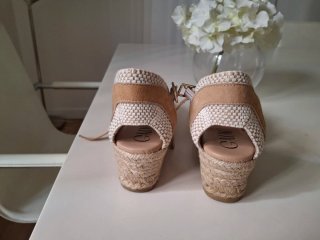 Sandalias esparto cuña beige
