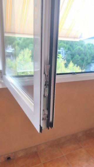 Ventana aluminio oscilobatiente doble cristal