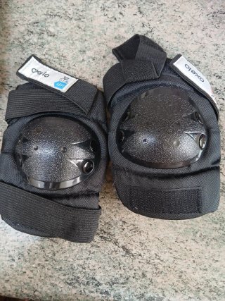 Casco, muñequeras y coderas infantiles