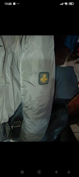 Cappotto grigio scuro con cintura