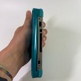 Nintendo 3DS con giochi e caricatore