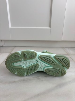 Adidas Ozweego grises y verdes poco uso
