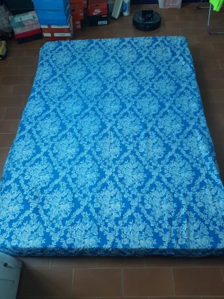 Colchón con funda floral de 1,35 cm