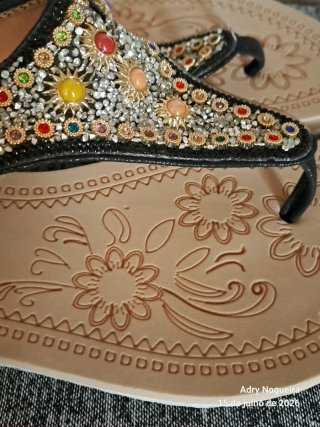 Sandali neri con strass multicolor