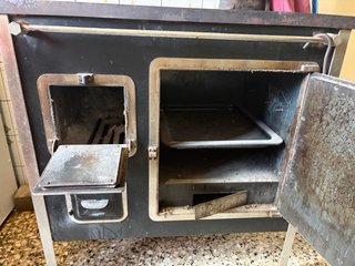 Estufa de leña antigua