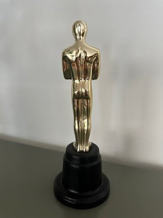 Statuetta Oscar dorata e nera