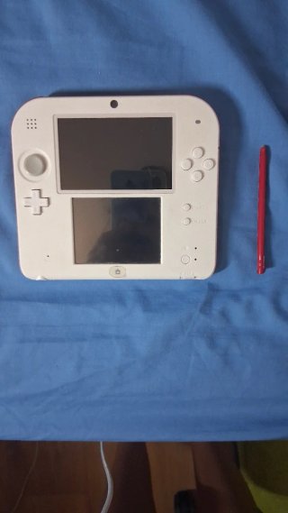 Pacchetto Nintendo 2DS + Super Smash Bros 3DS
