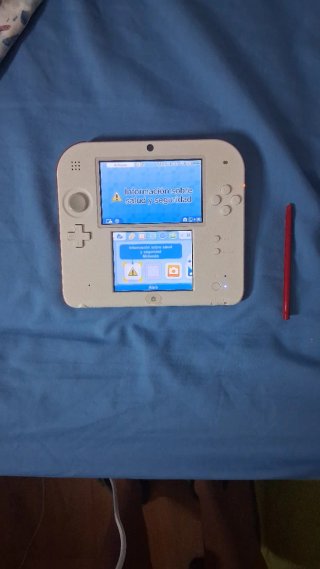 Pacchetto Nintendo 2DS + Super Smash Bros 3DS