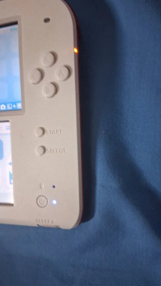 Pacchetto Nintendo 2DS + Super Smash Bros 3DS