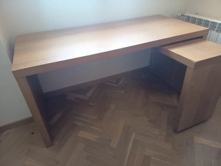 Escritorio de madera Ikea y silla ikea