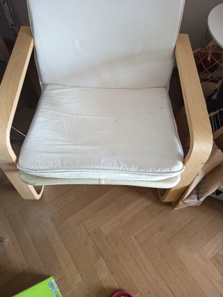 Escritorio de madera Ikea y silla ikea